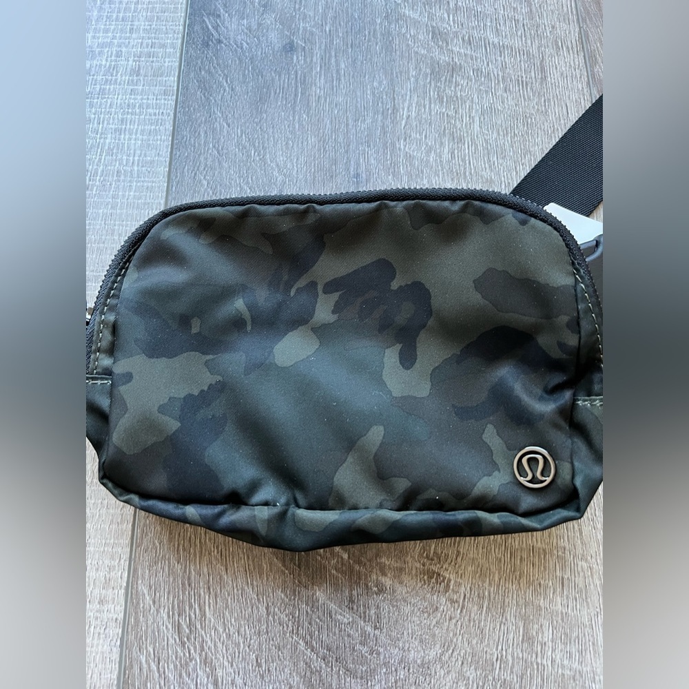 OG Lululemon Everywhere Belt Bag in Woodland Camo Gator Green Dark Olive / Black